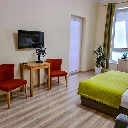 Antoninska Hotel & Apartamenty Leszno  Exterior foto