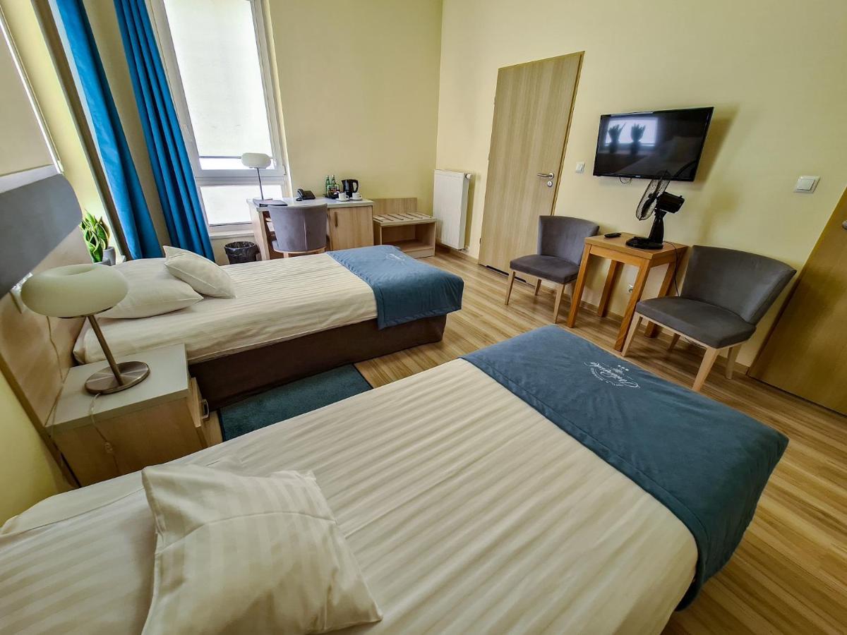 Antoninska Hotel & Apartamenty Leszno  Exterior foto