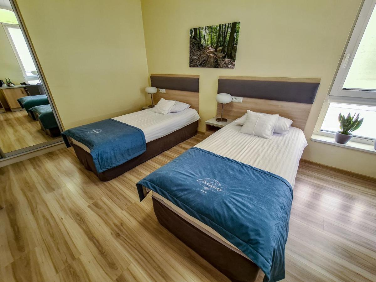 Antoninska Hotel & Apartamenty Leszno  Exterior foto