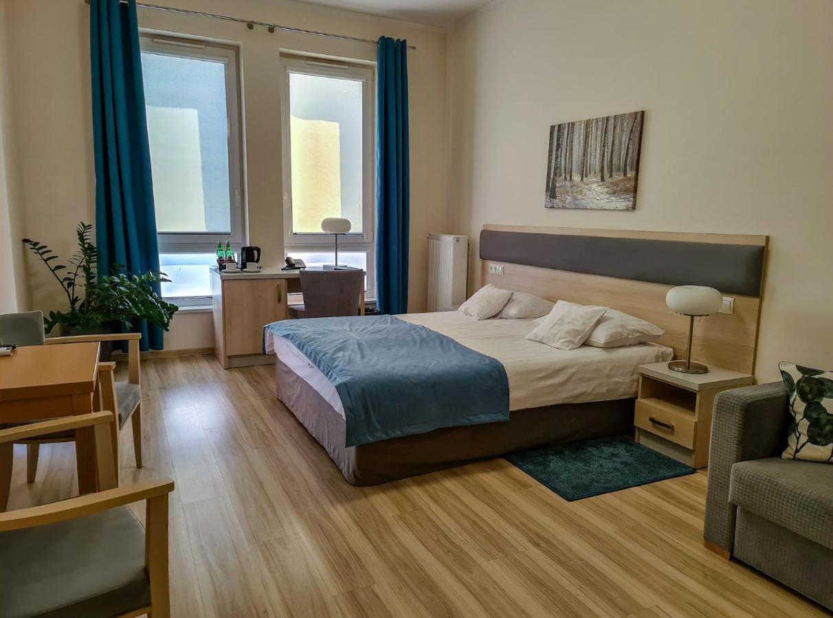 Antoninska Hotel & Apartamenty Leszno  Exterior foto