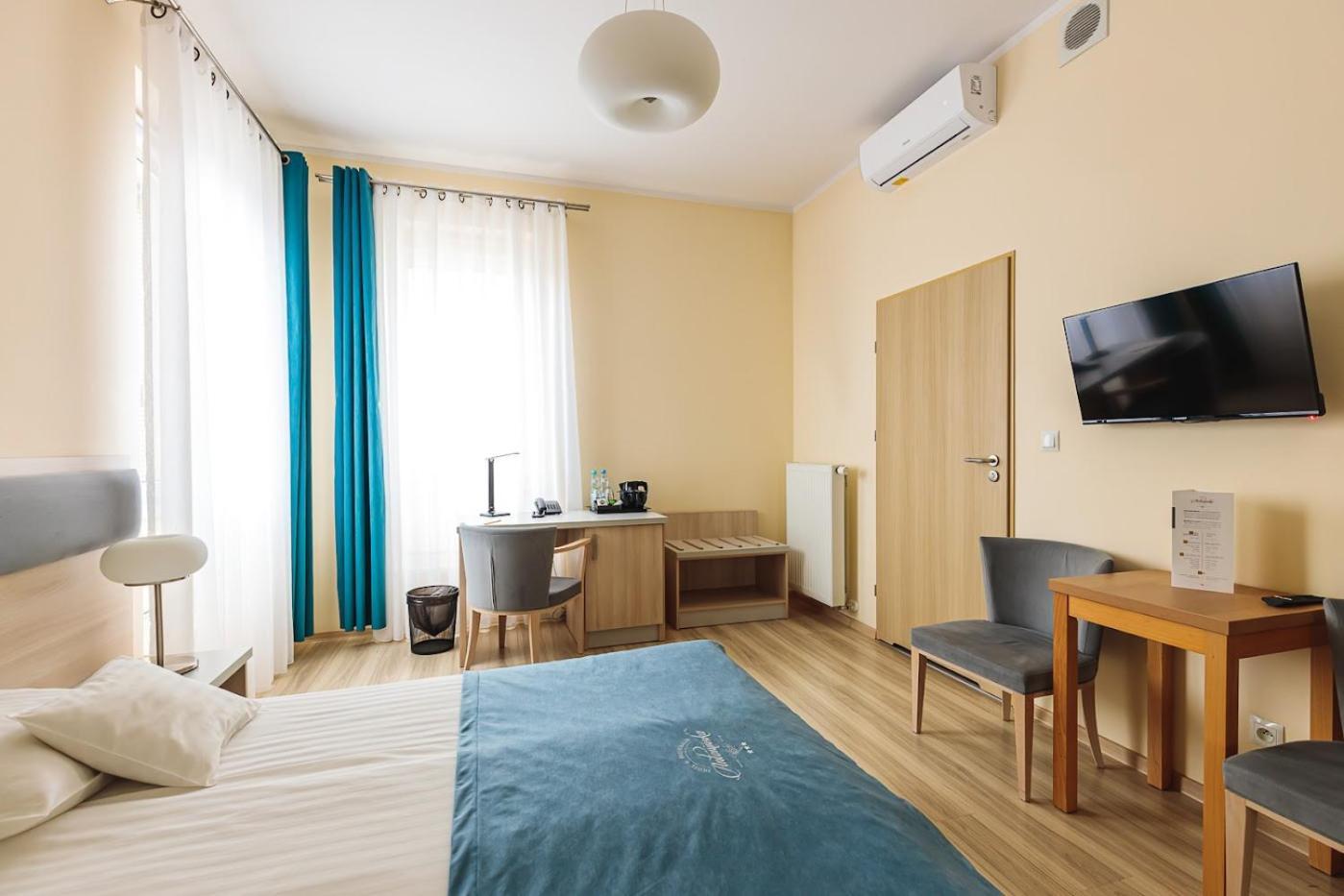 Antoninska Hotel & Apartamenty Leszno  Exterior foto
